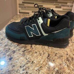 LIKE NEW! New balance 574!Worn twice!! Size 8.5

No box, no extra laces!